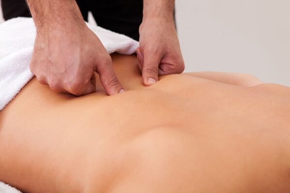 Сеанси масажу допоможуть, якщо болить спина в області попереку